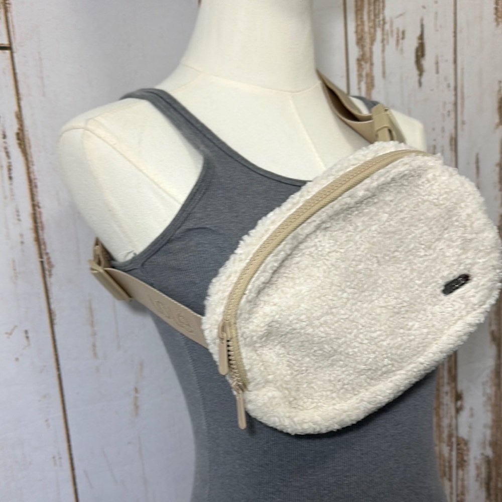 Lole Cream Crossbody Bag - Picture 3 of 5